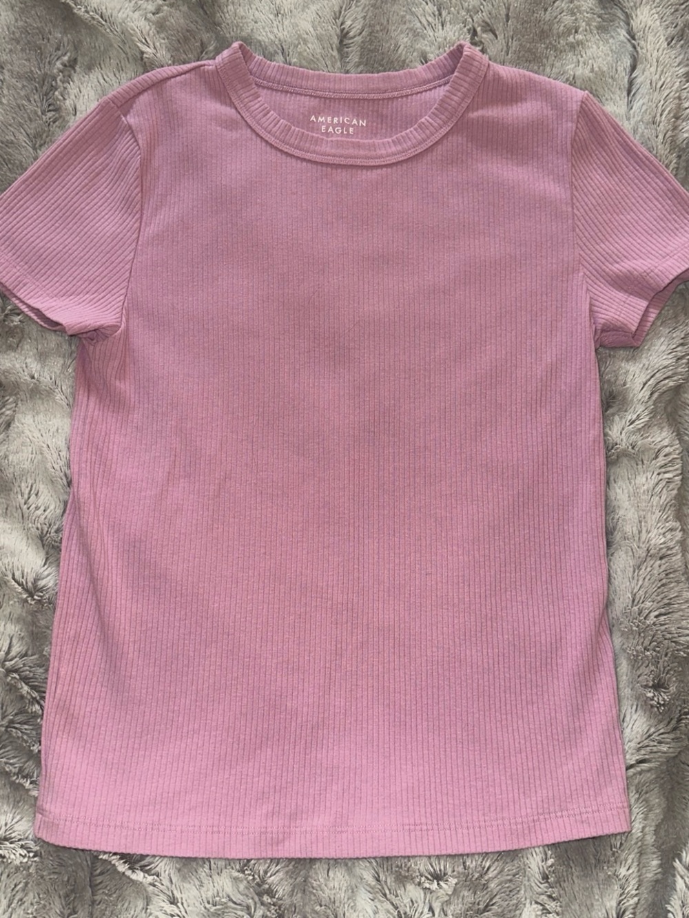 LIKE NEW women’s small American Eagle pink berry ribbed baby tee